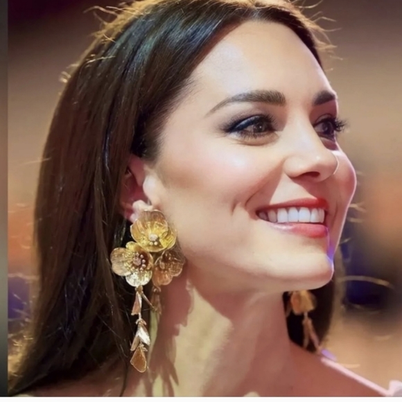 CASCADING GOLDEN FLOWERS - Picture 1 of 5